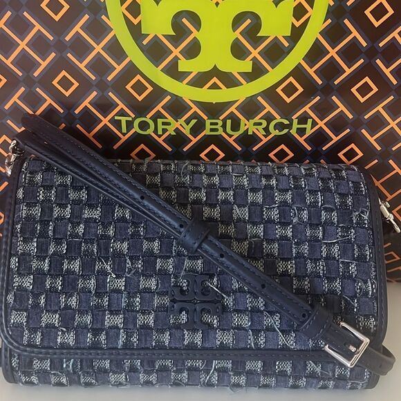 Tory Burch Thea Denim Navy Woven Flat Wallet Crossbody Bag NWT - Picture 1 of 11